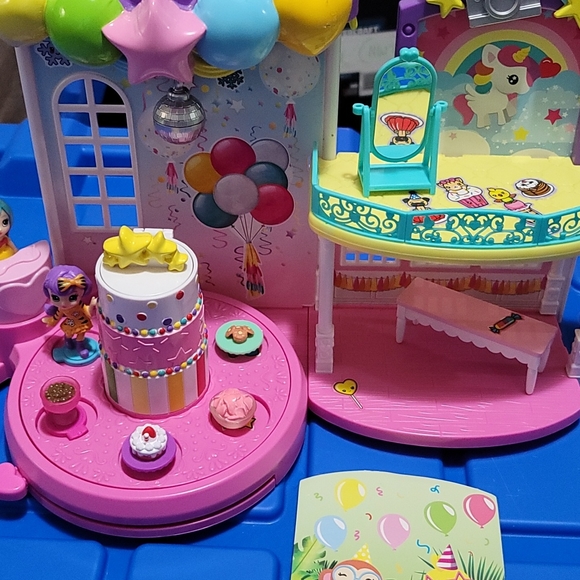 Kids figurine toys and play set poly pocket like but bigger like new - Picture 2 of 4